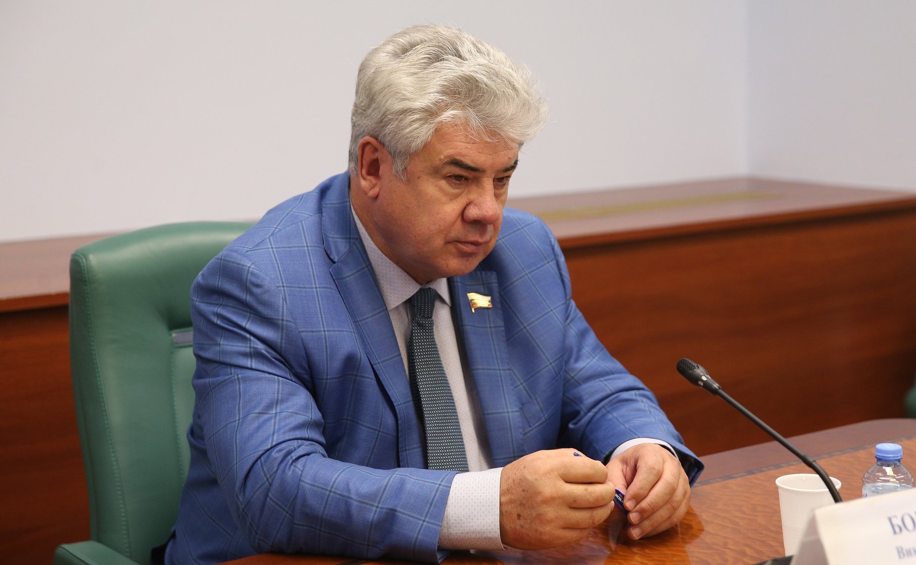 Виктор Бондарев