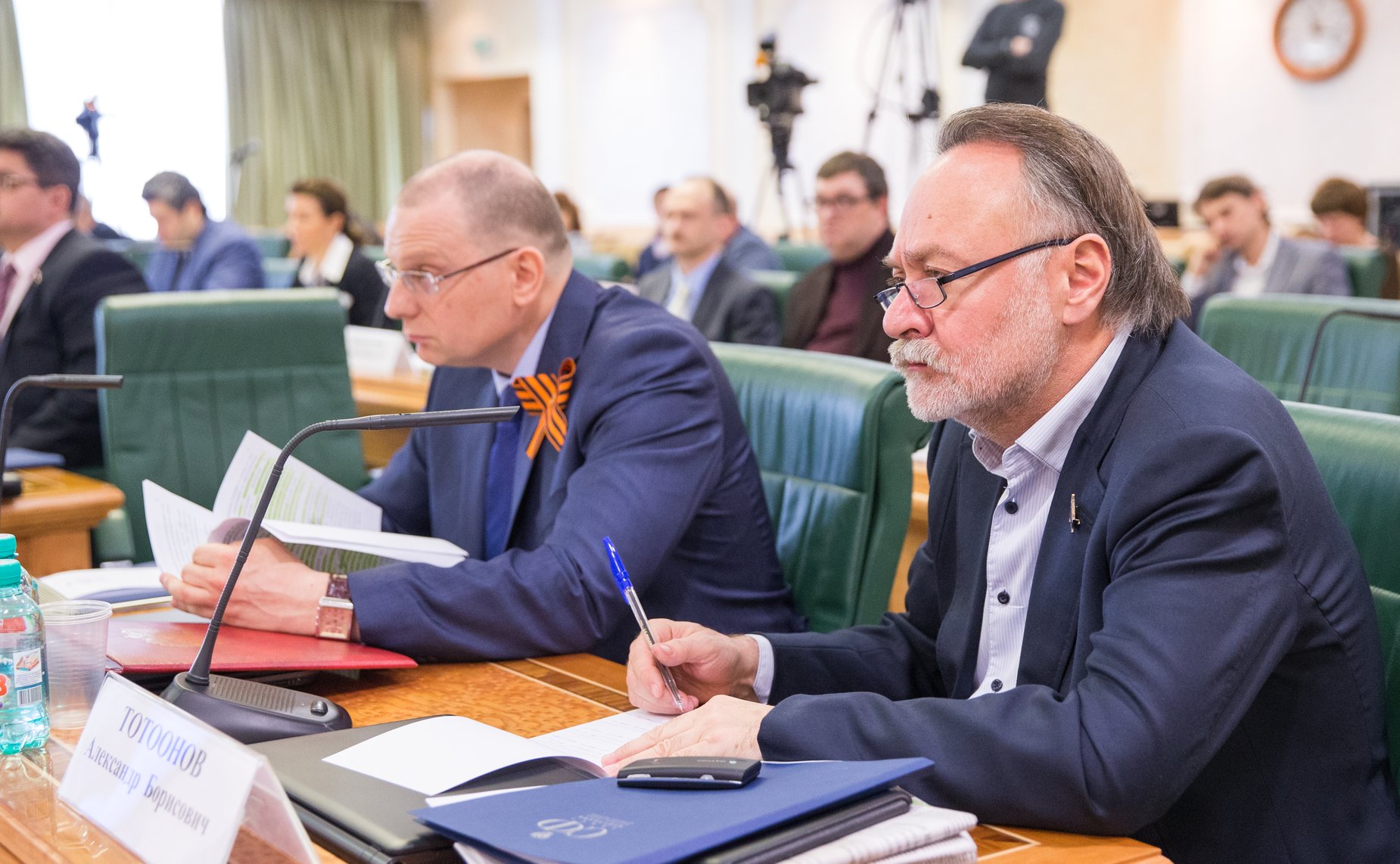 Парламентские слушания по противодействию нацизма Тотоонов