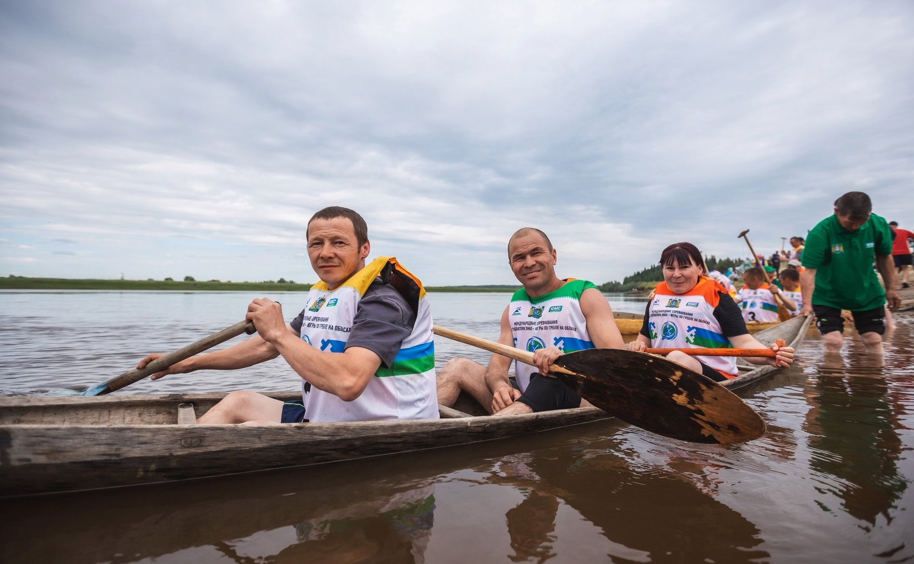 В рамках программы Северного форума Эдуард Исаков также посетил этнофестиваль «Югорские обласа» в посёлке Шапша