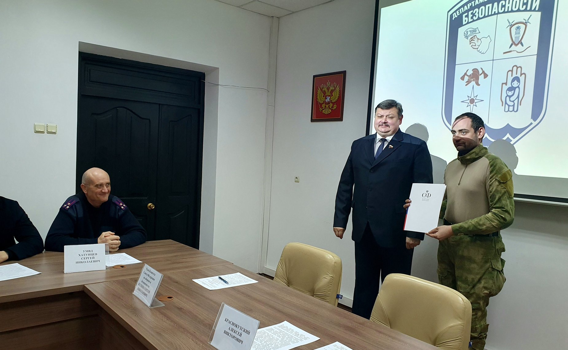 Сергей Колбин провел встречу с народными дружинниками Севастополя