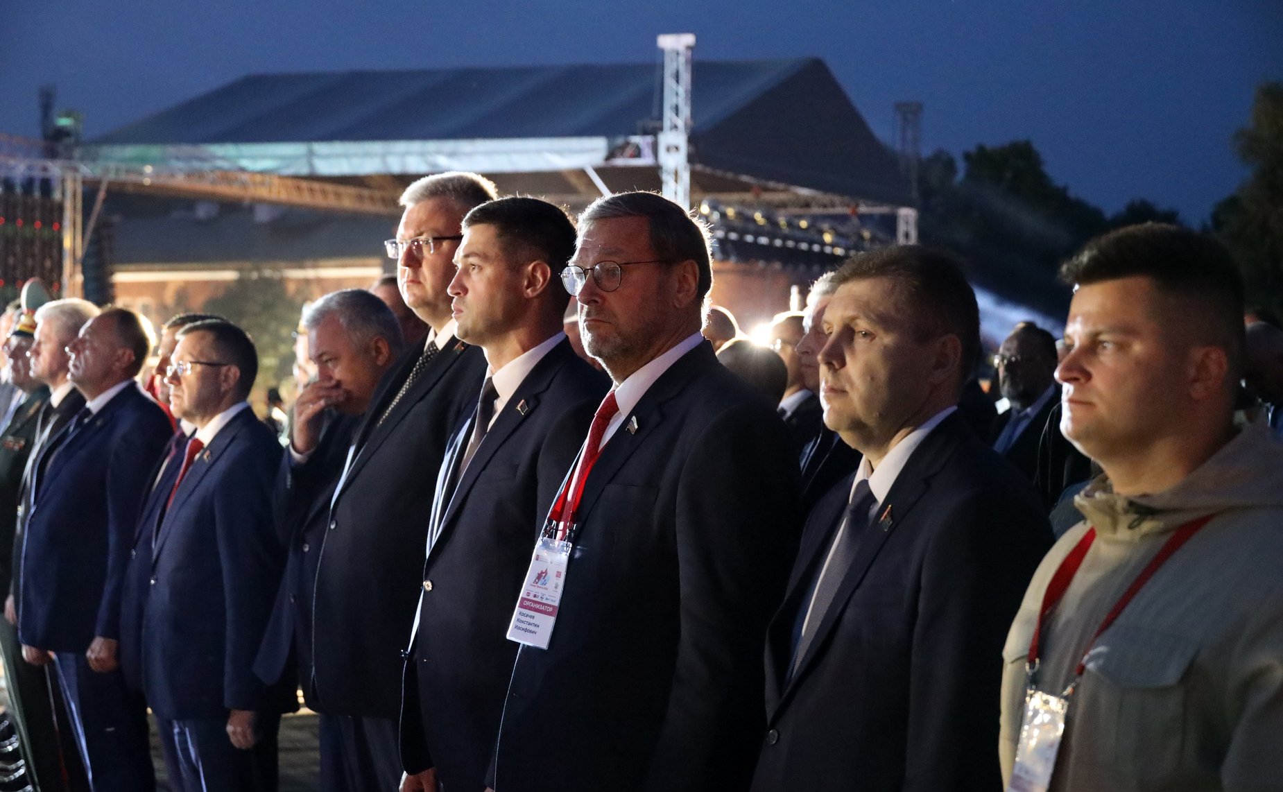 В память о событиях Великой Отечественной войны в ночь на 22 июня прошел митинг-реквием, в котором участвовали как школьники, прибывшие на «Поезде Памяти»