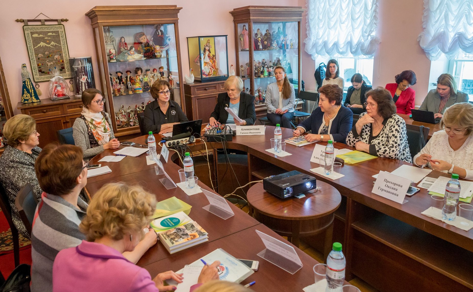 Е. Лахова открыла выставку и научно-практическую конференцию, посвященную женщинам, занимающимся научной деятельностью