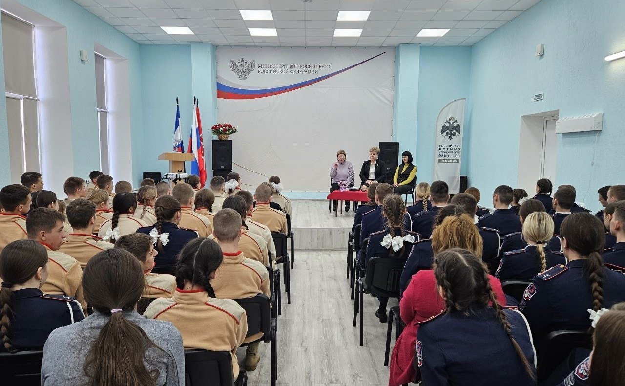 Ольга Бас провела встречу с 11-классниками Луганского экономико-правового лицея-интерната имени героев «Молодой гвардии»