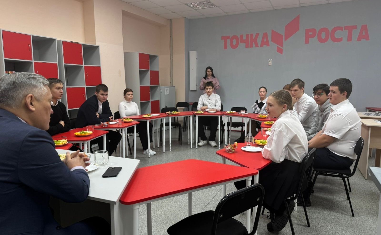 Юрий Валяев обсудил эффективность начальной военной подготовки в образовательных учреждениях Еврейской автономной области