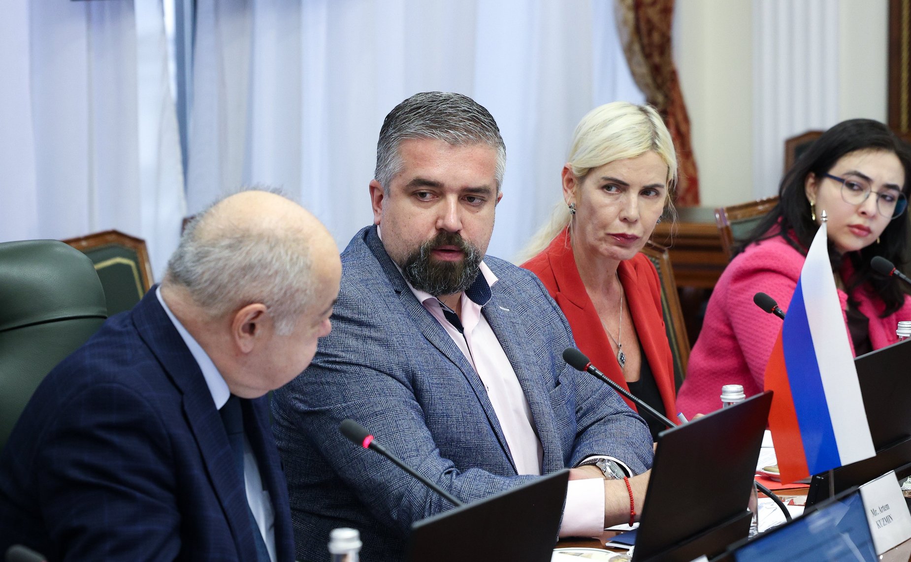 Ильяс Умаханов провел встречу с Чрезвычайным и Полномочным Послом Королевства Бахрейн в РФ Ахмедом Абдулрахманом Махмудом Аль-Саати и Главой Представительства Лиги арабских государств в России Валидом Хамидом Шилтагом