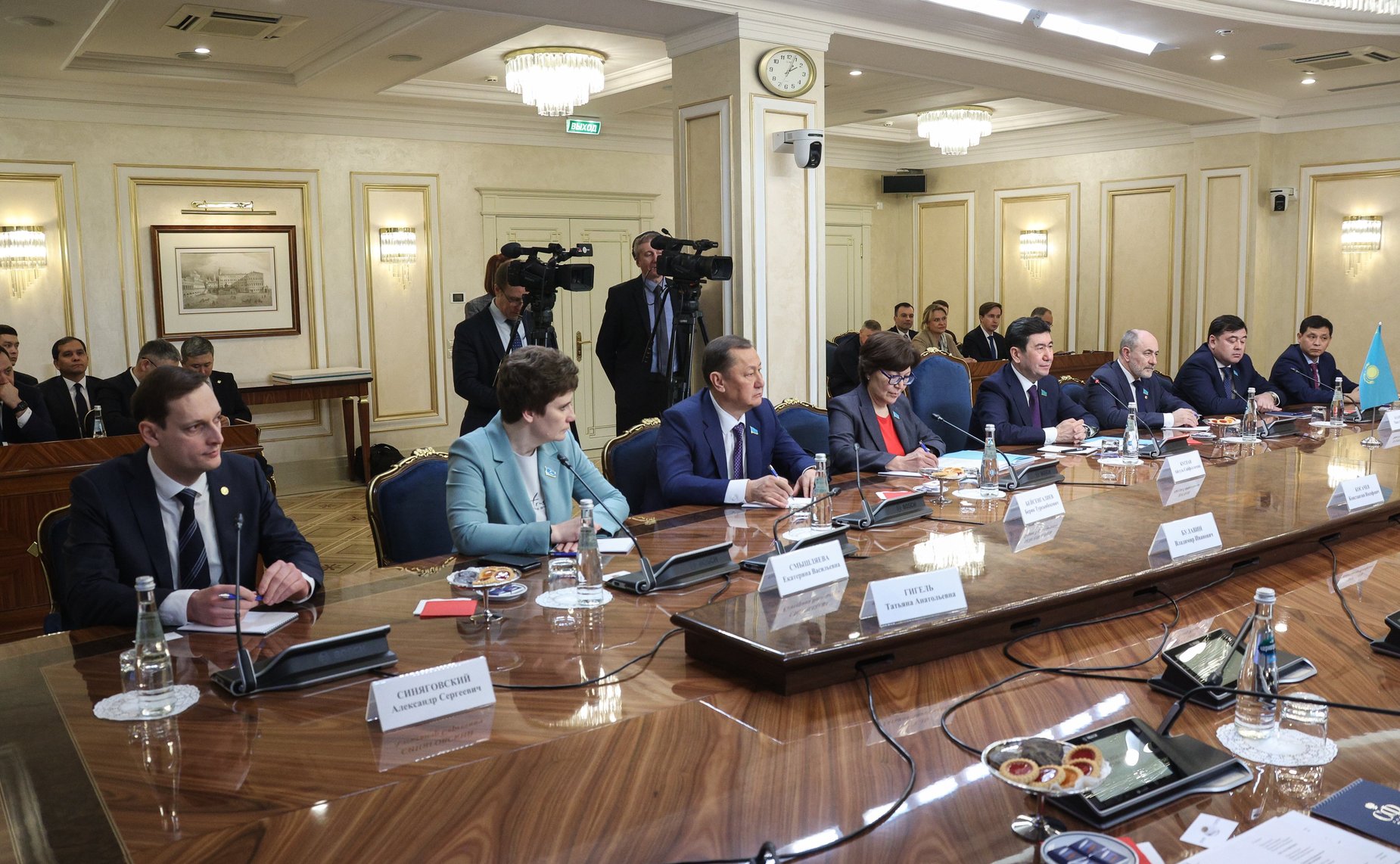 Валентина Матвиенко провела встречу с Председателем Мажилиса Парламента Республики Казахстан Ерланом Кошановым