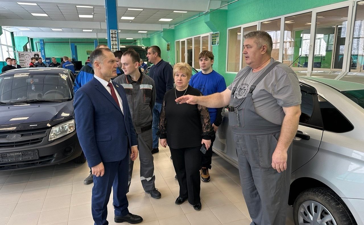 Игорь Мурог принял участие в открытии регионального этапа чемпионата «Профессионалы» по компетенции «Ремонт и обслуживание легковых автомобилей»