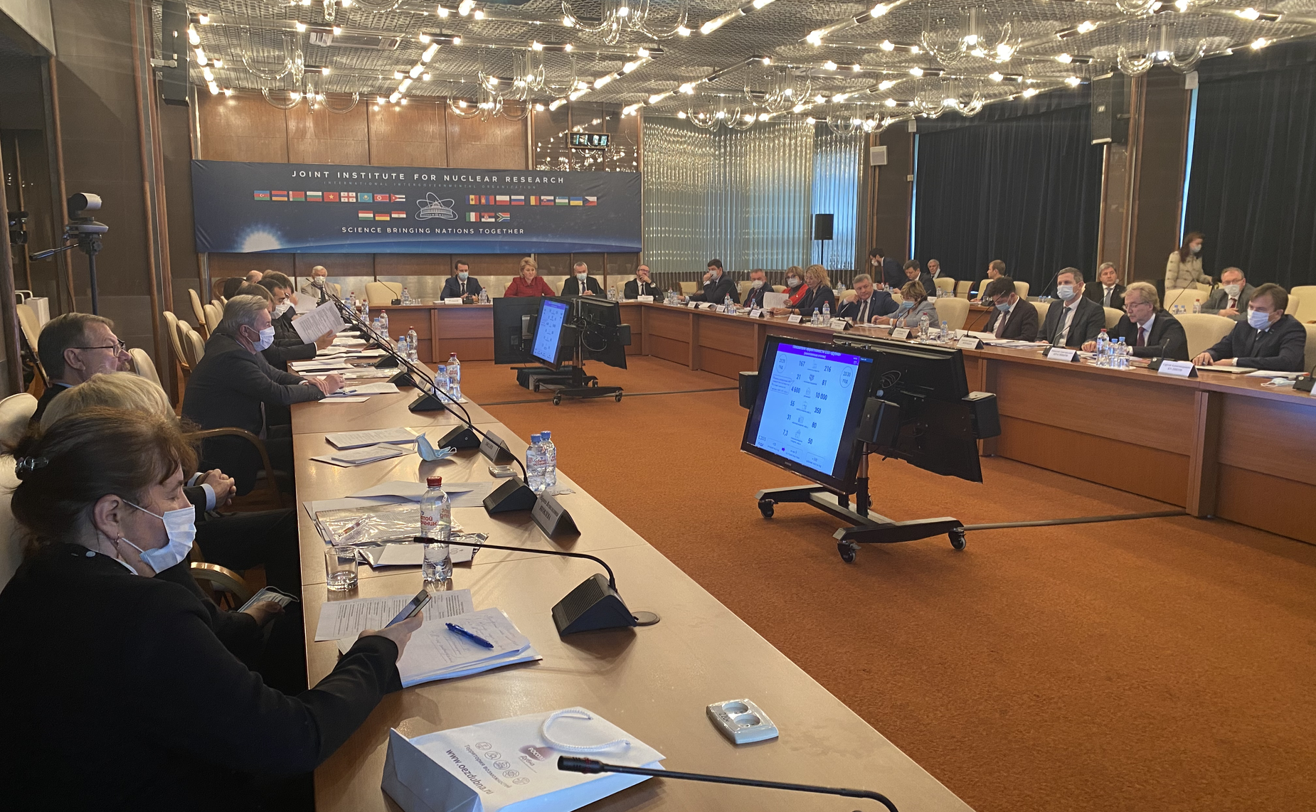 Комитет Совета Федерации по науке, образованию и культуре в г. Дубне Московской области провел совместно с Объединенным институтом ядерных исследований выездное заседание