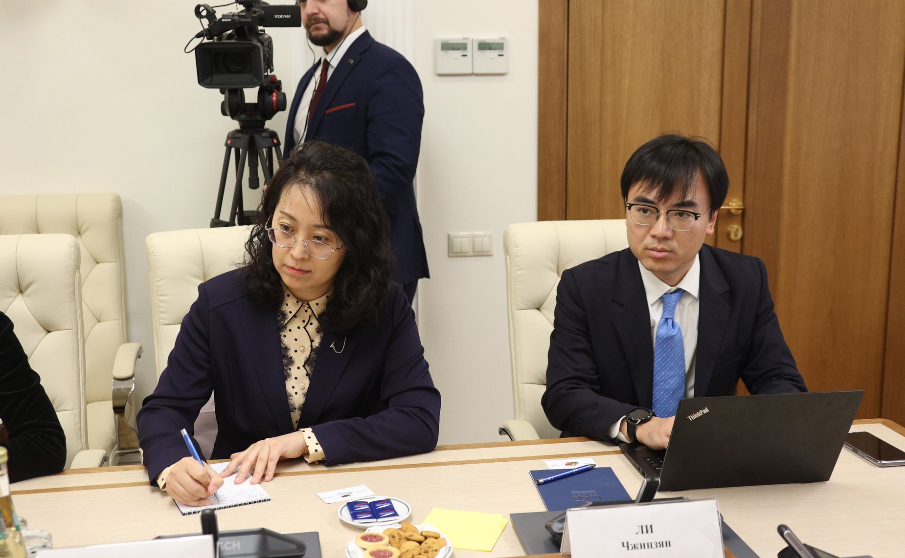 Встреча первого заместителя председателя Комитета СФ по международным делам Андрея Денисова с делегацией Канцелярии по иностранным делам Народного правительства провинции Ляонин (КНР) во главе с руководителем канцелярии