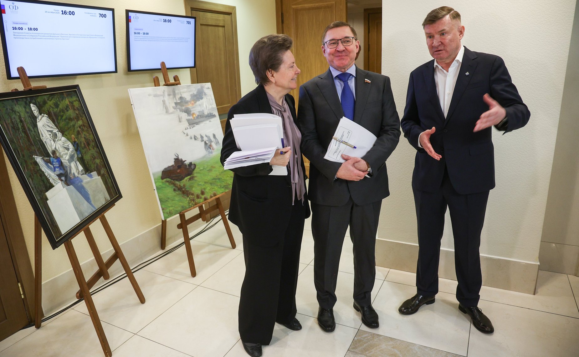 Открытие выставки (15:00, холл 7-го этажа), посвященной проекту по очистке арктических территорий «Чистая Арктика»