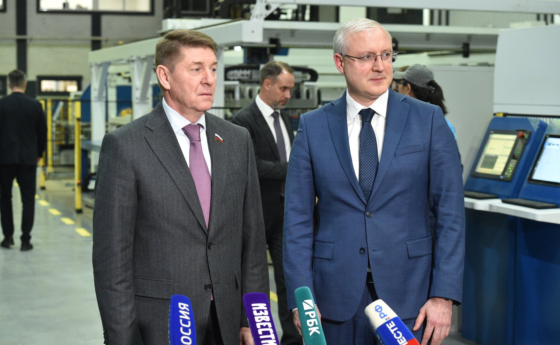 Сенаторы ознакомились с предприятием по производству лифтового оборудования акционерного общества «Щербинский лифтостроительный завод»