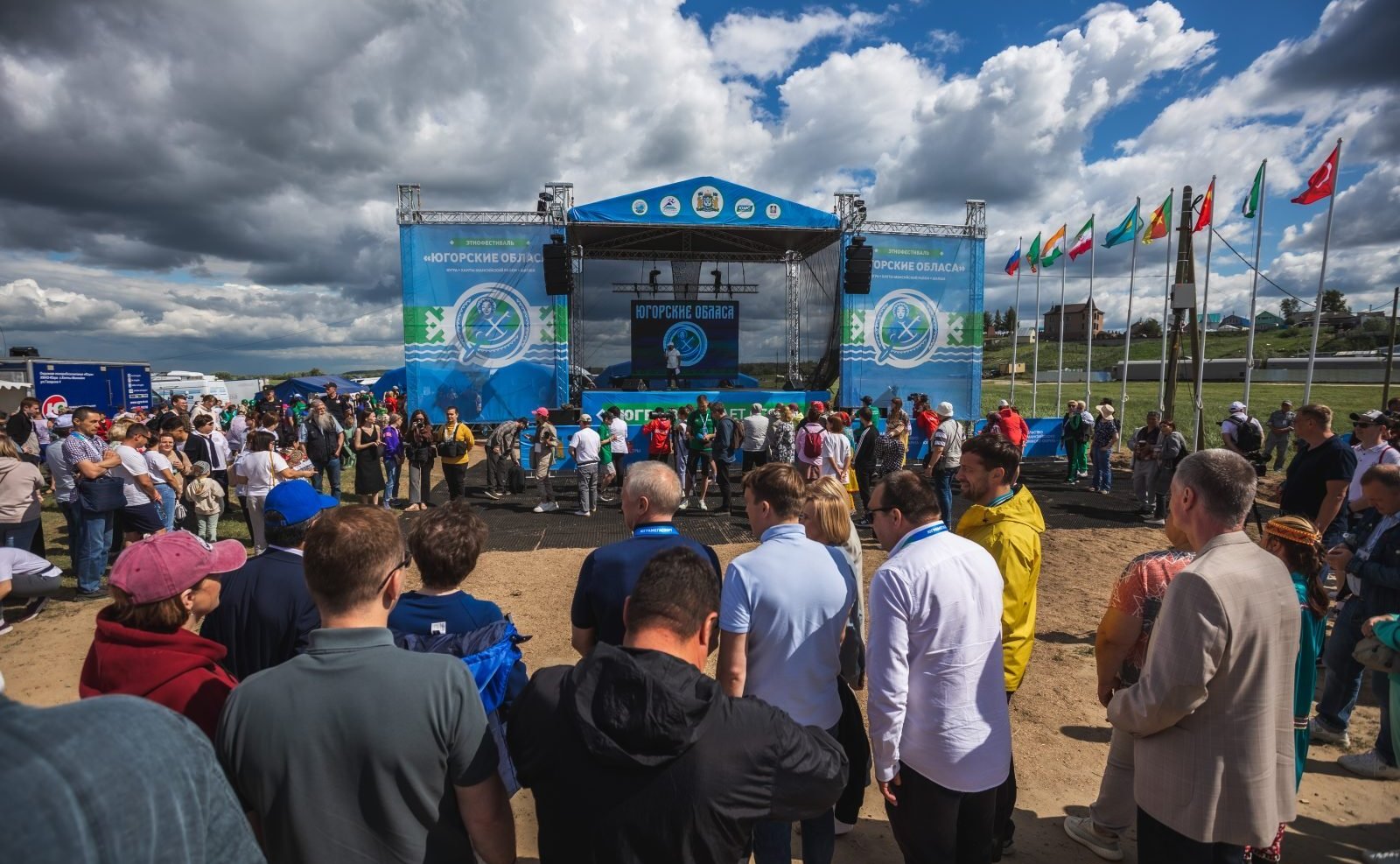 Александр Новьюхов посетил этнофестиваль «Югорские обласа»