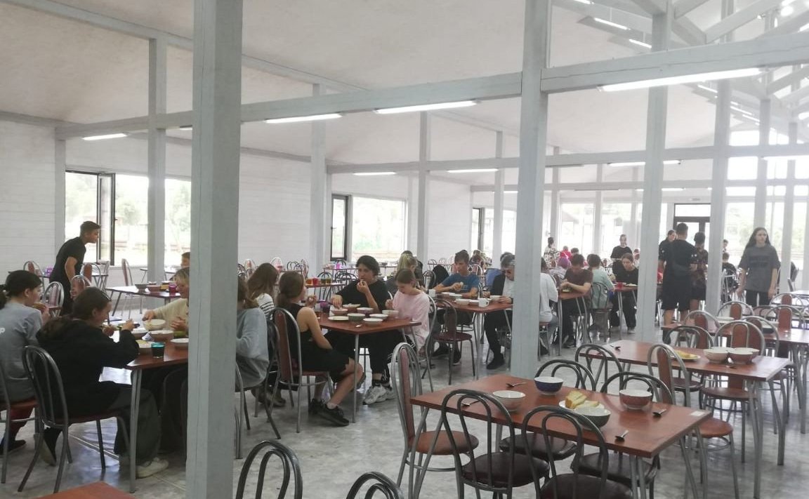 Татьяна Гигель в ходе рабочей командировки по региону побывала в летнем оздоровительном лагере «Кедровый» в Чойском районе