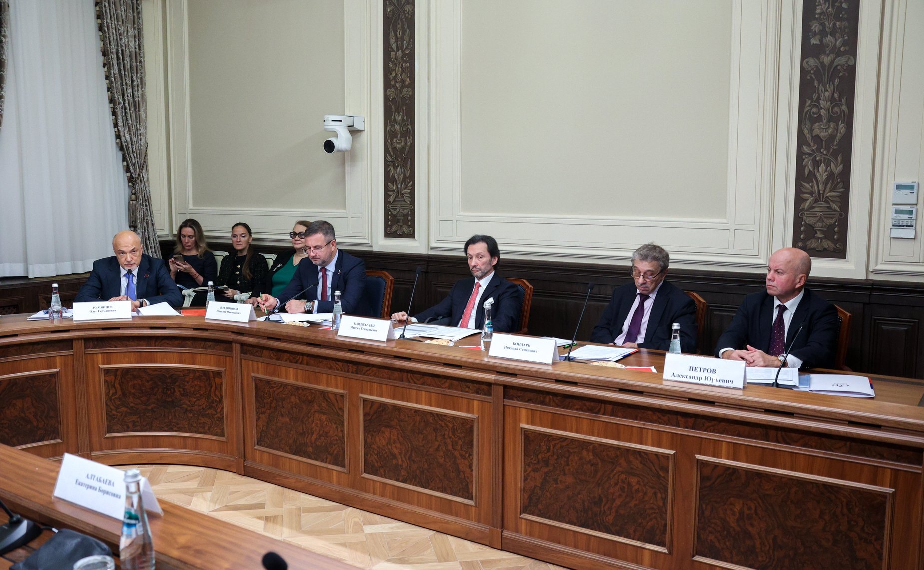 Круглый стол Комитета Совета Федерации по конституционному законодательству и государственному строительству «Роль Конституции в истории государств и народов»