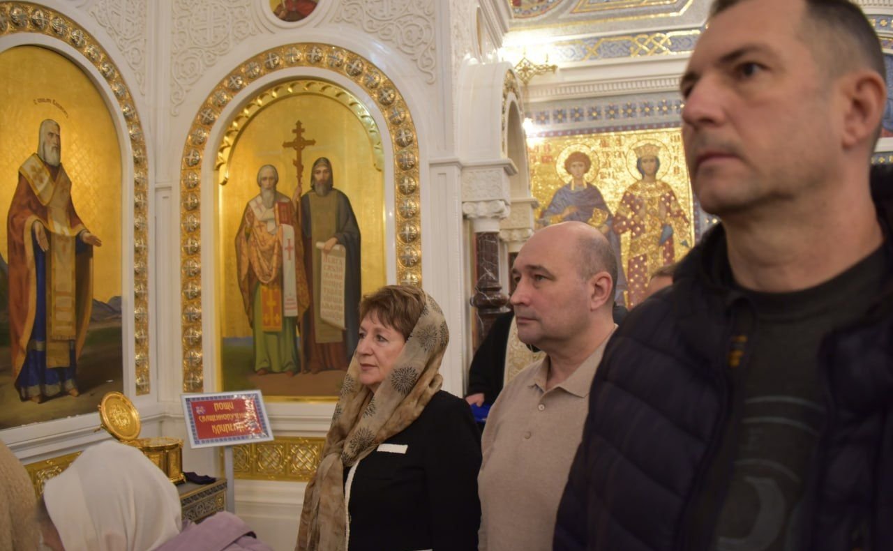 Екатерина Алтабаева приняла участие в Божественной литургии, которую провел Митрополит Симферопольский и Крымский Тихон