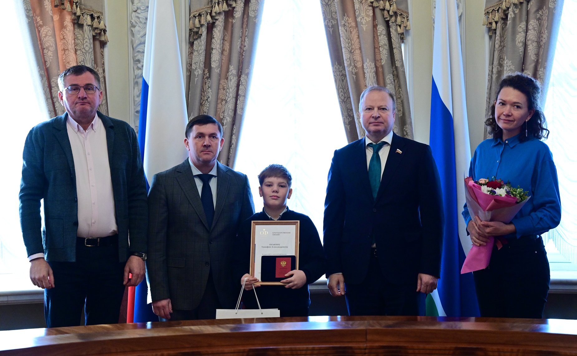 Виктор Шептий провёл награждение детей-героев в Свердловской области