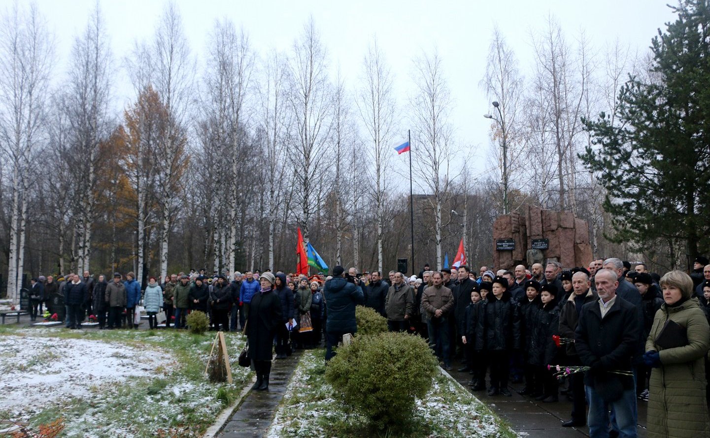 Виктор Павленко принял участие в открытии памятного знака «Солдатским матерям» на Архангельском мемориале «Площадь памяти»
