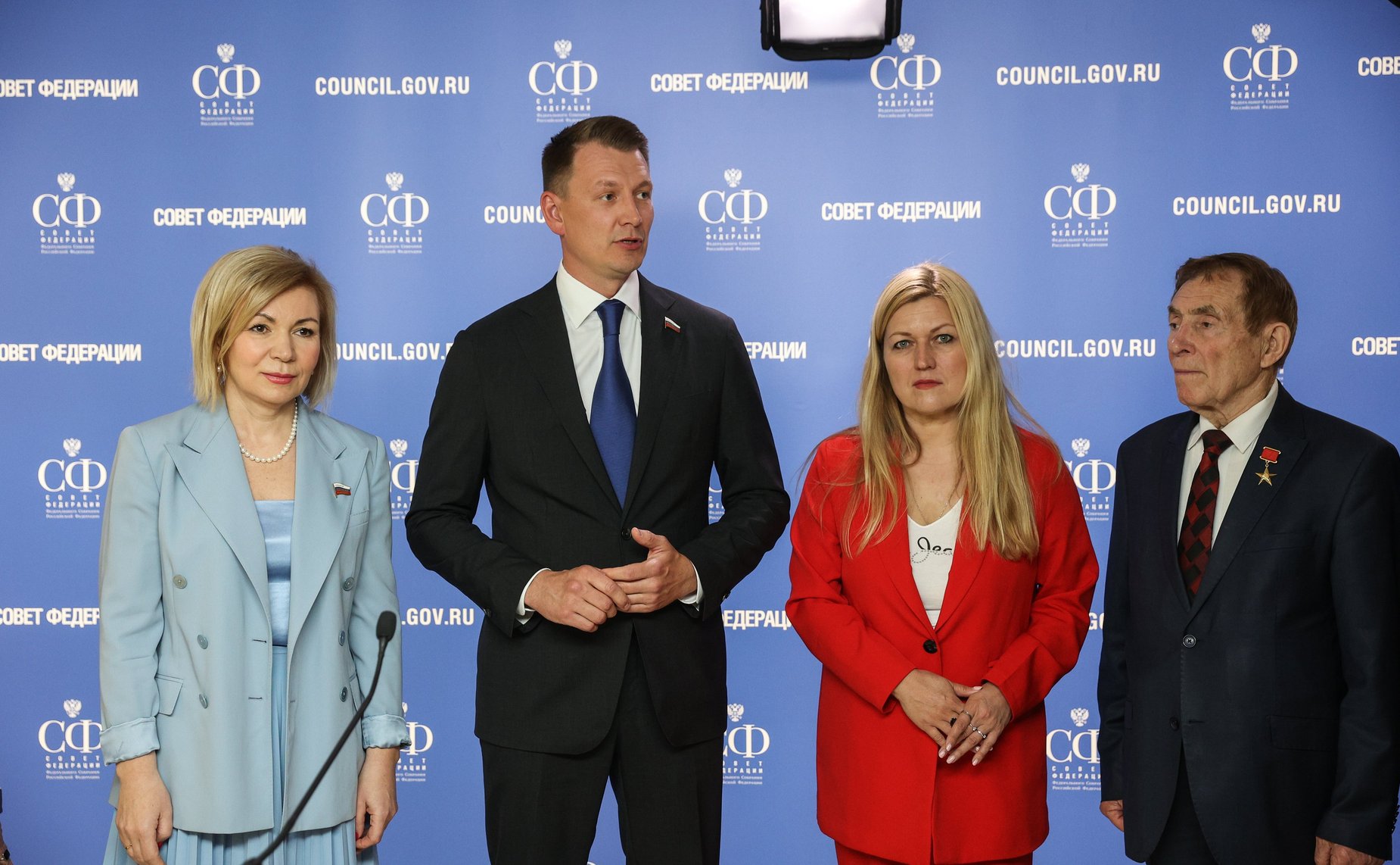 Награждение призеров Всероссийской сетевой акции «Подвиг села: наставники» и 7 творческих коллективов