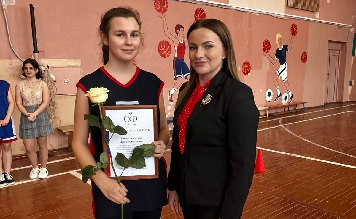 Ирина Кожанова вручила благодарности победителям Всероссийского детского школы-конкурса «Портрет твоего края» в городе Смоленске