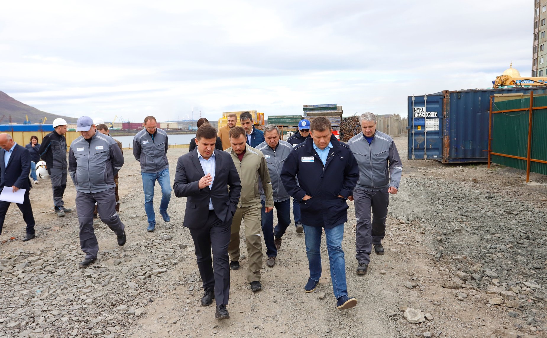 Сенаторы РФ осмотрели стройплощадки после демонтажа многоквартирных домов, Комплексный центр социального обслуживания населения, инфраструктурные объекты