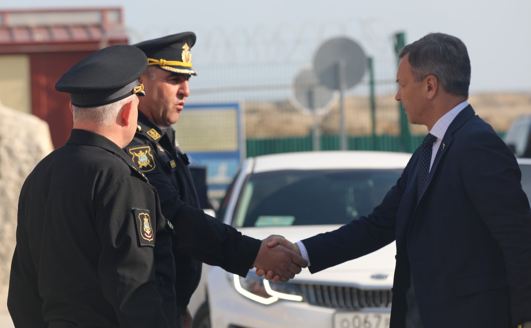 Сенаторы Российской Федерации посетили базу Каспийской флотилии и провели осмотр построенных для военнослужащих многоквартирных домов