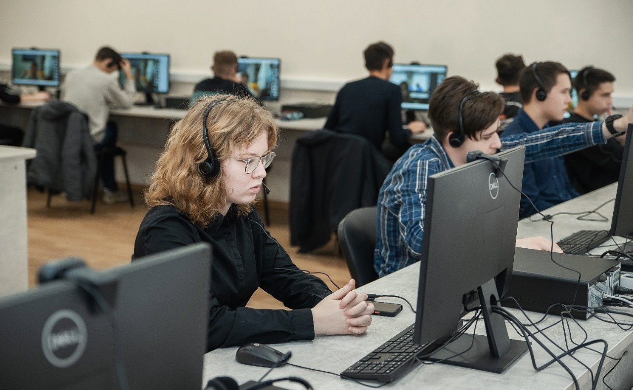 Сергей Мартынов посетил в Йошкар-Оле научные лаборатории и центры Института цифровых технологий Марийского государственного университета (МарГУ)