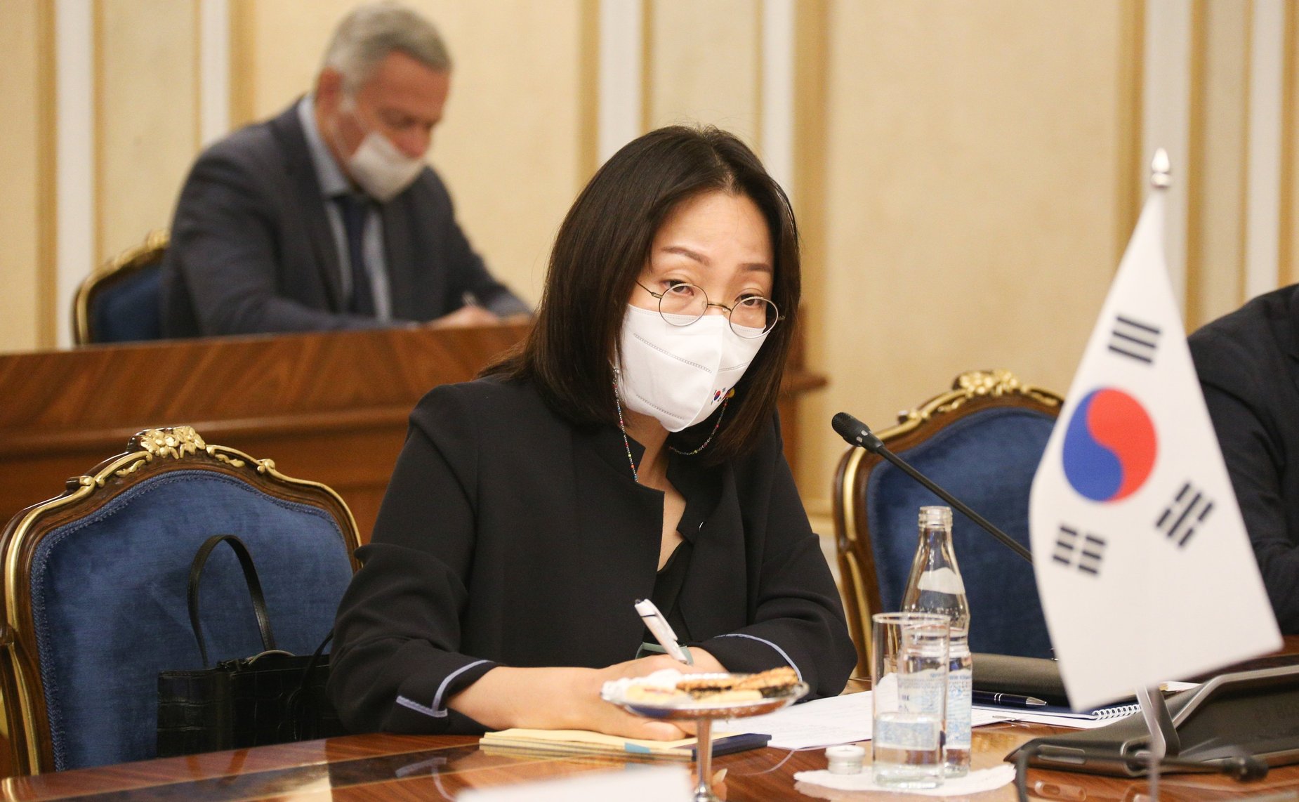 Встреча заместителя Председателя Совета Федерации Константина Косачева с Министром иностранных дел Республики Корея Чон Ый Ёном