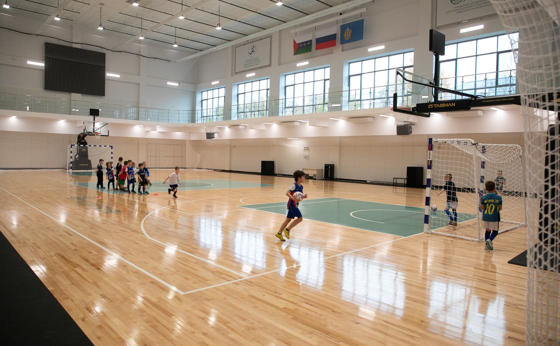 Сенаторы посетили Центр физкультурной и спортивной работы «Олимпия» Тюменского муниципального района