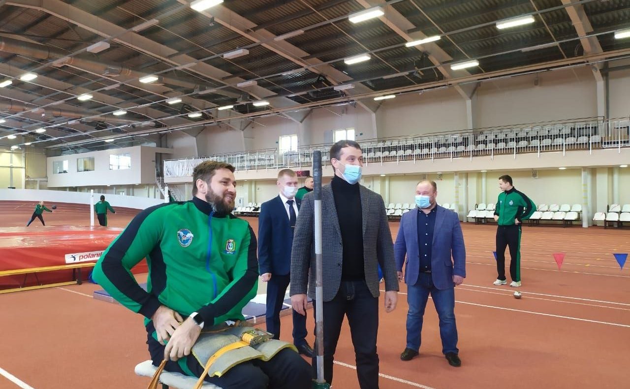 Эдуард Исаков встретился в Сургуте со спортсменами и тренерами Центра адаптивного спорта Югры