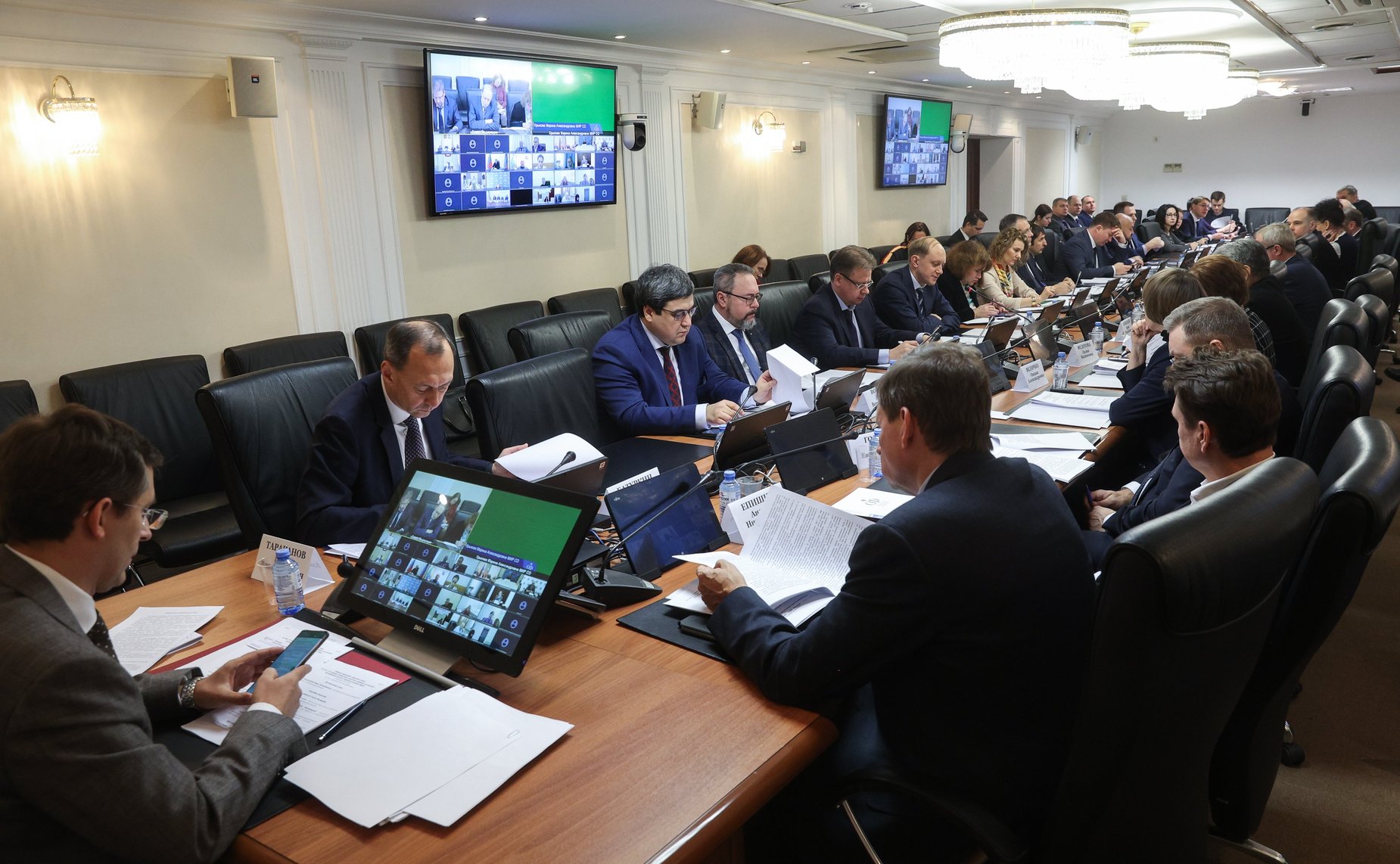 Круглый стол Комитета СФ по бюджету и финансовым рынкам «О влиянии специальных налоговых режимов на развитие предпринимательства в производственной сфере»