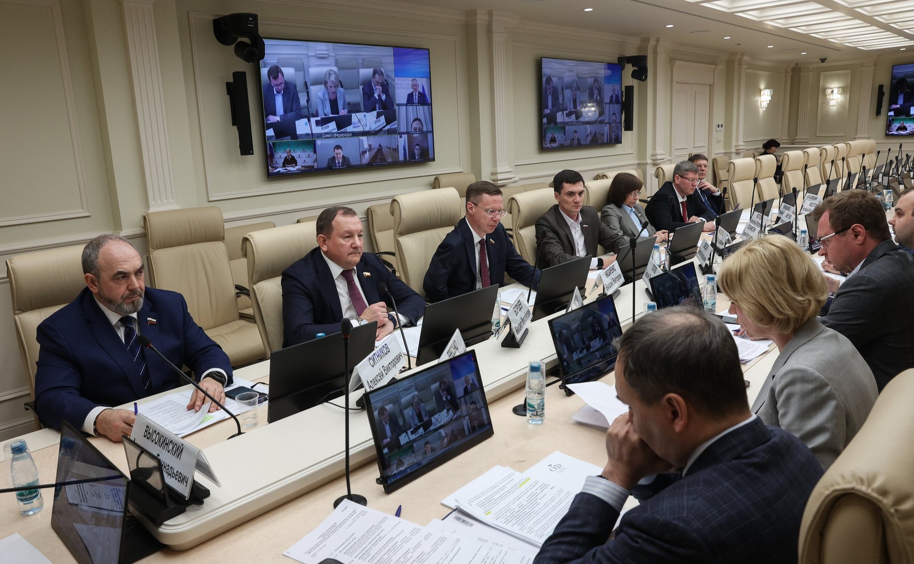 Совещание Комитета СФ по федеративному устройству, региональной политике, МСУ и Делам Севера «Реализация инвестиционных программ ресурсоснабжающих организаций сферы ЖКХ: проблемы и пути решения»