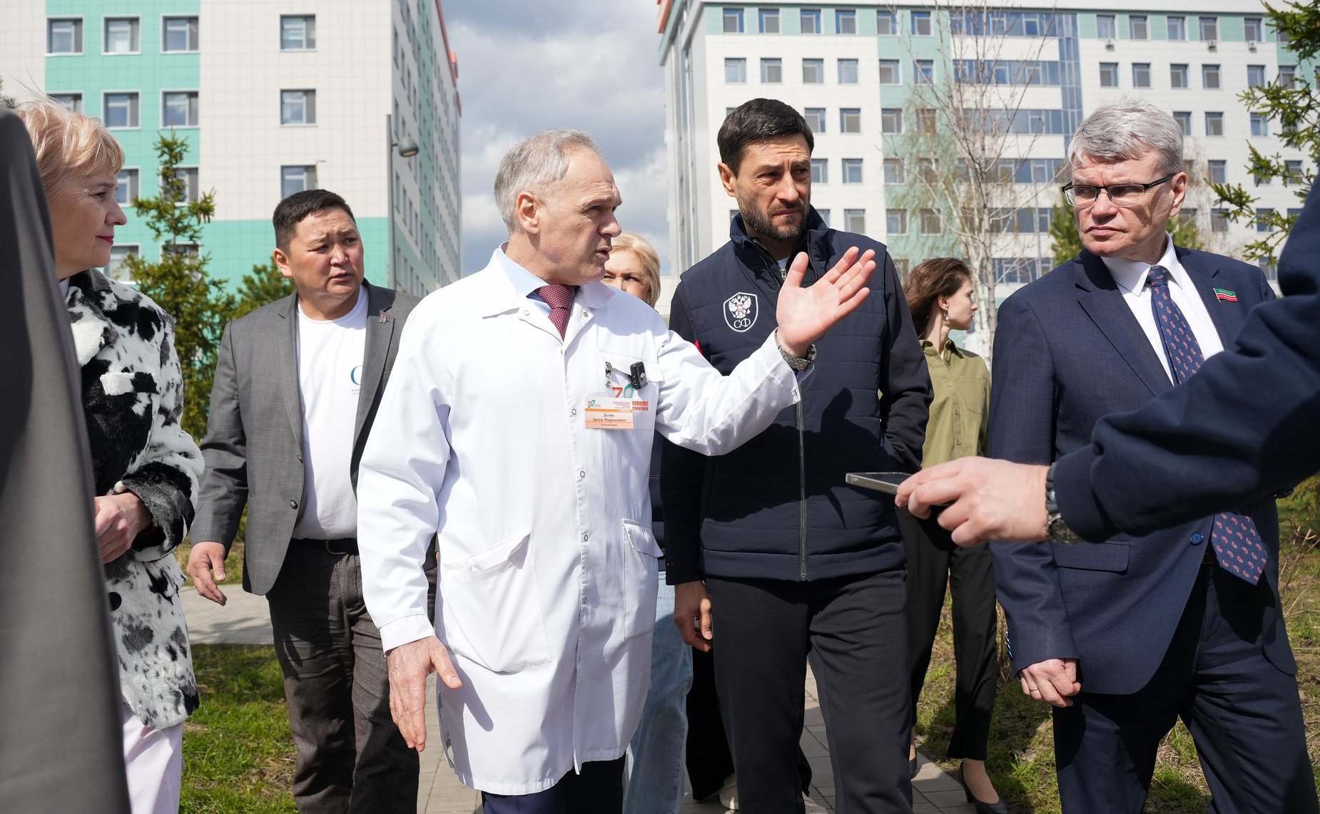 Сенаторы посетили госпиталь для ветеранов войн и Республиканский лечебно-реабилитационный центр на базе городской клинической больницы №7 им. М. Н. Садыкова