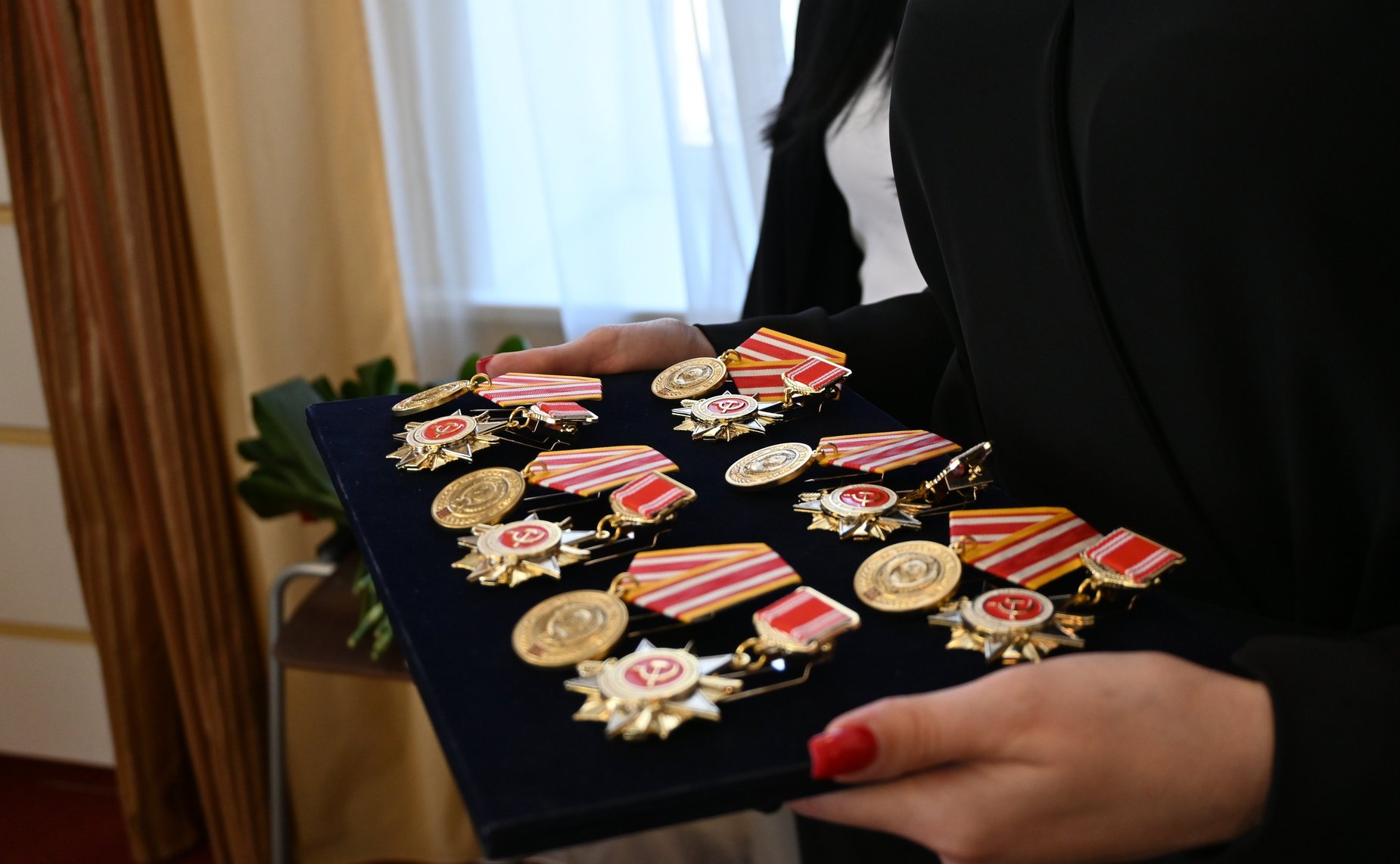 Александр Ролик совместно с главой Владивостока Константином Шестаковым провел встречу с проживающими в столице Приморья ветеранами — участниками боев с милитаристской Японией в августе-сентябре 1945 года