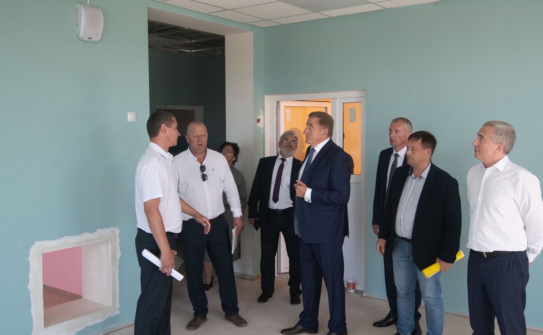 Сергей Лукин осмотрел ход работ строящегося детского сада и оценил степень готовности объекта