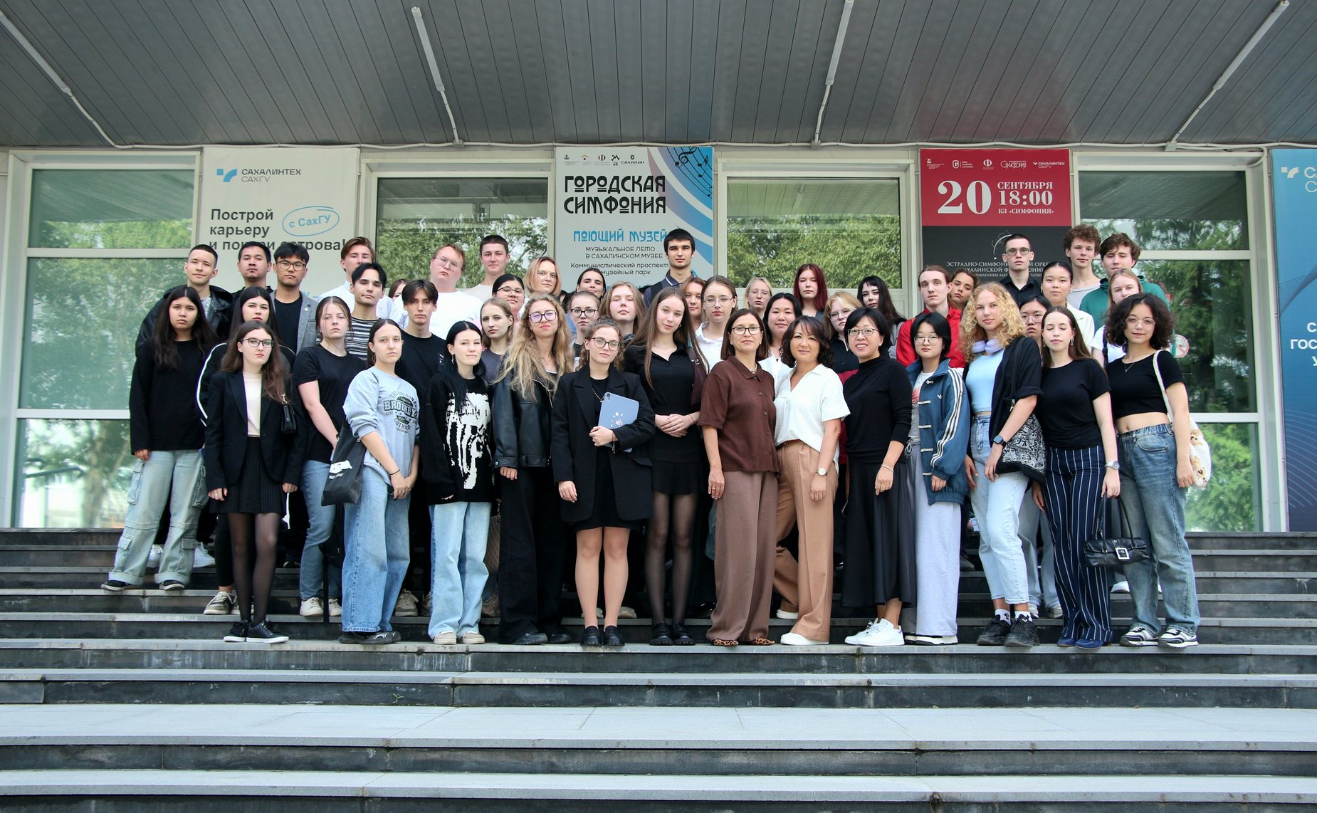 Григорий Карасин в ходе работы в регионе провел встречу со студентами и с участниками дипломатического клуба школьников