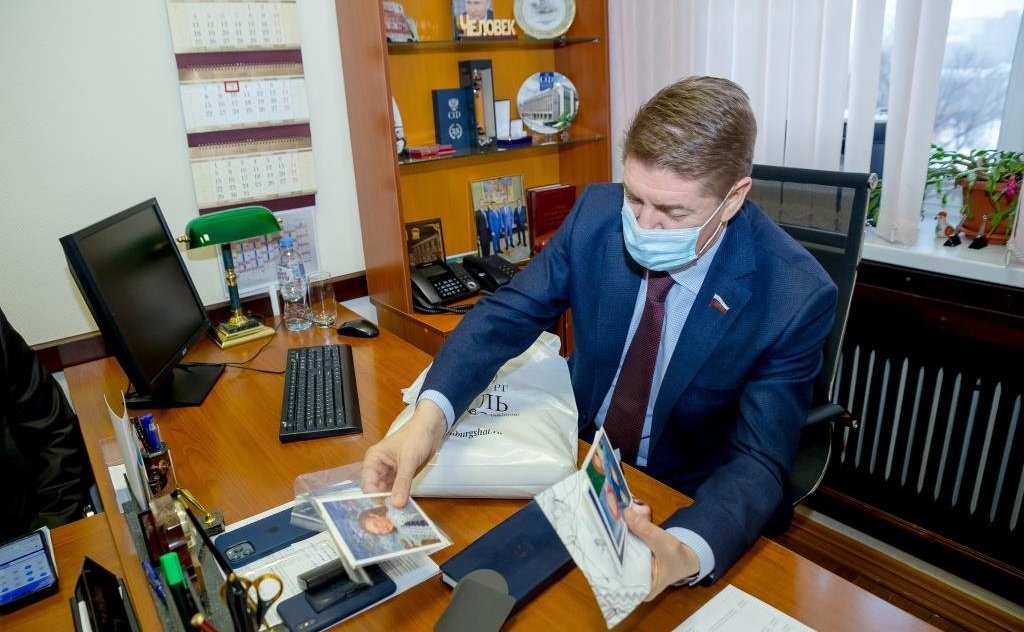 Андрей Шевченко провел встречу с руководством компании, деятельность которой направлена на сохранение и развитие пуховязального промысла в области