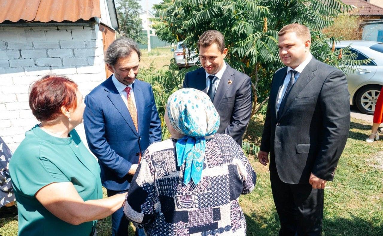 Максим Кавджарадзе помог восстановить дом блокадницы из Задонского района Липецкой области