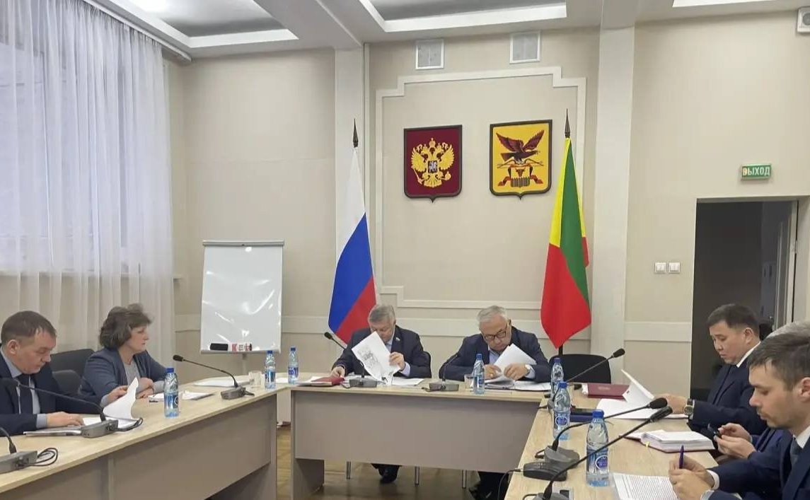 Баир Жамсуев и Сергей Михайлов в ходе рабочей поездки провели совещание, на котором обсуждался мониторинг объектов федерального недвижимого имущества в регионе