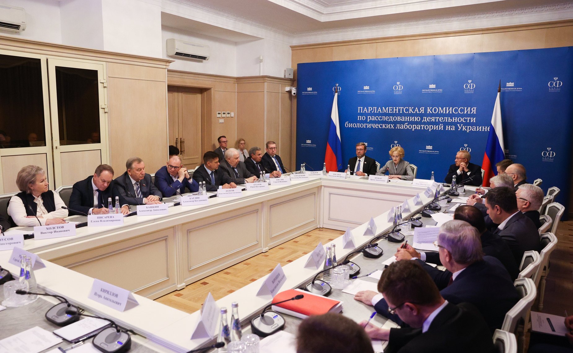 Заседание парламентской комиссии по расследованию обстоятельств, связанных с созданием американскими специалистами биологических лабораторий на территории Украины