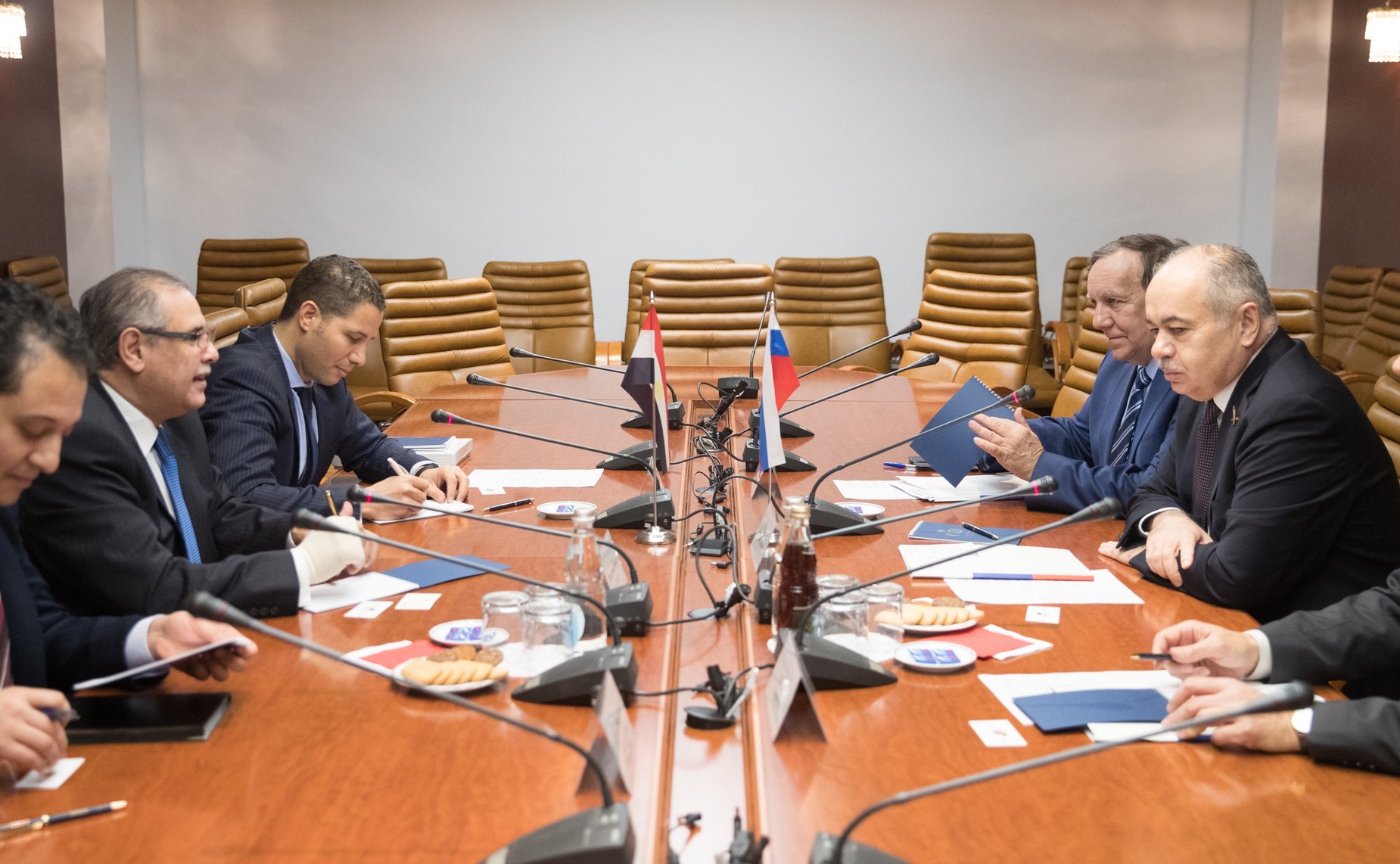 Ильяс Умаханов провел рабочую встречу с новым Чрезвычайным и полномочным послом Арабской Республики Египет в РФ Ихабом Ахмедом Талаатом Насром