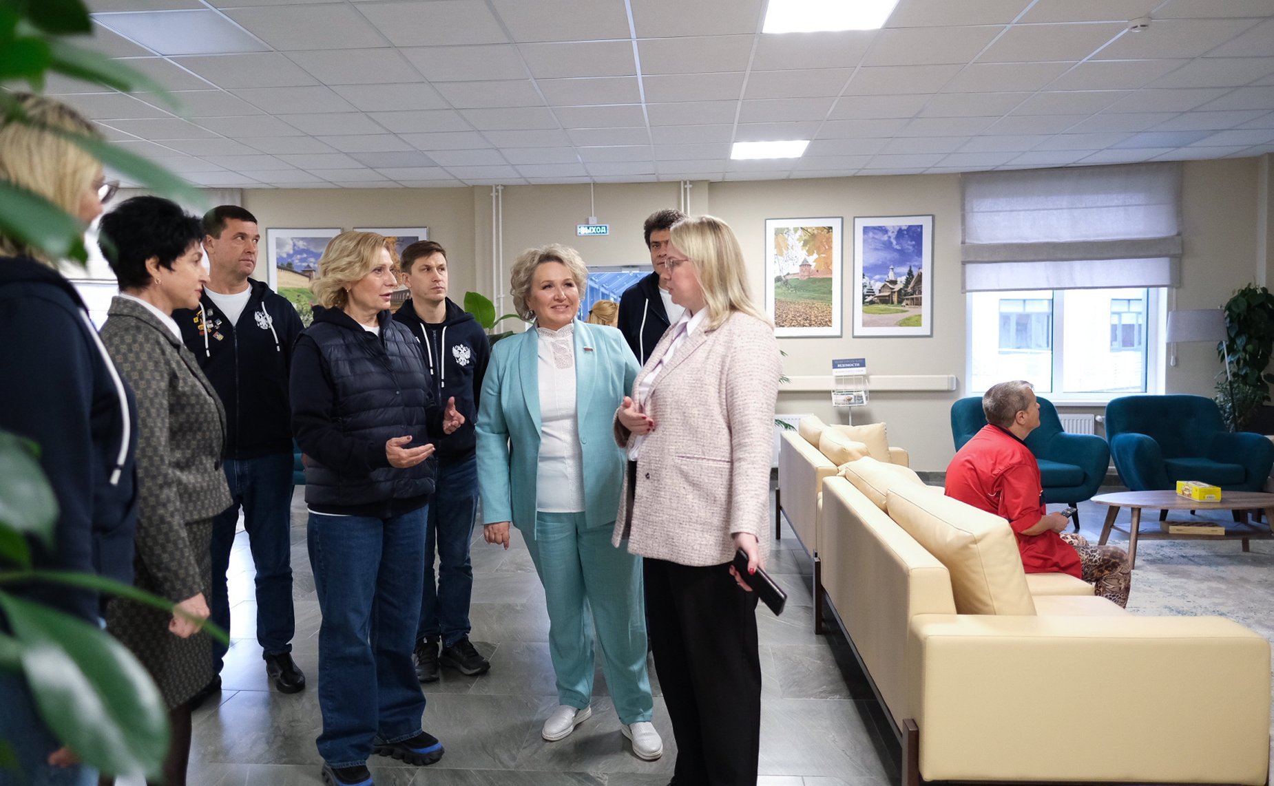 Сенаторы РФ посетили ОАУ социального обслуживания «Дом социальной заботы» (г. Великий Новгород)