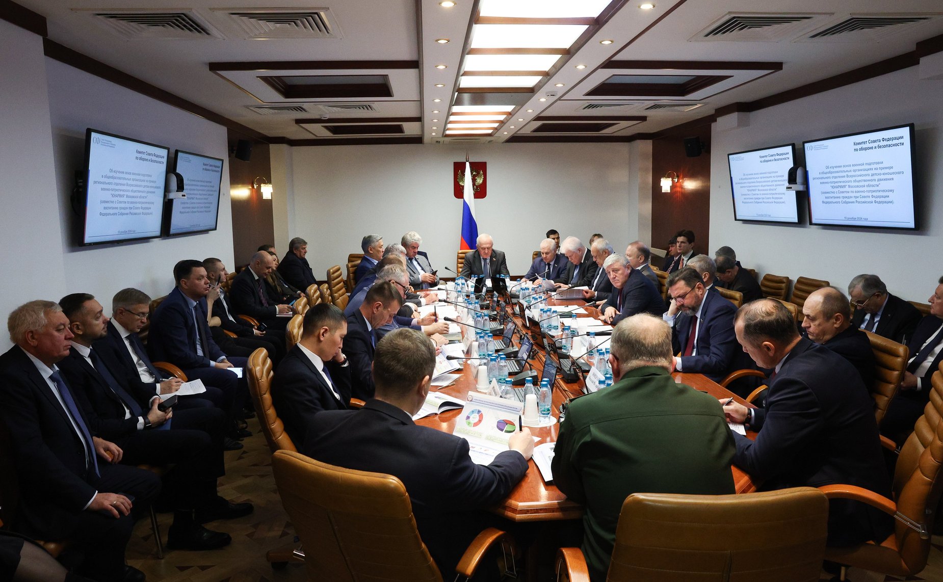 Круглый стол Комитета СФ по обороне и безопасности совместно с Советом по военно-патриотическому воспитанию граждан при СФ