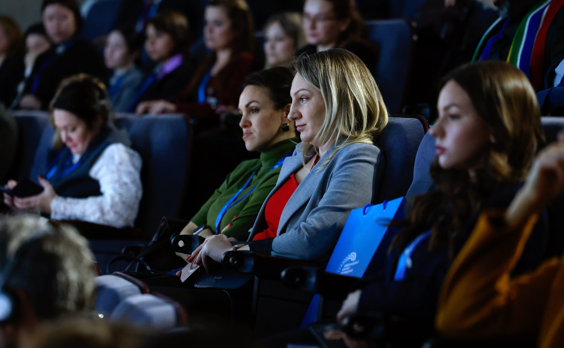 Заседание сессии «Государственная служба: женский взгляд»