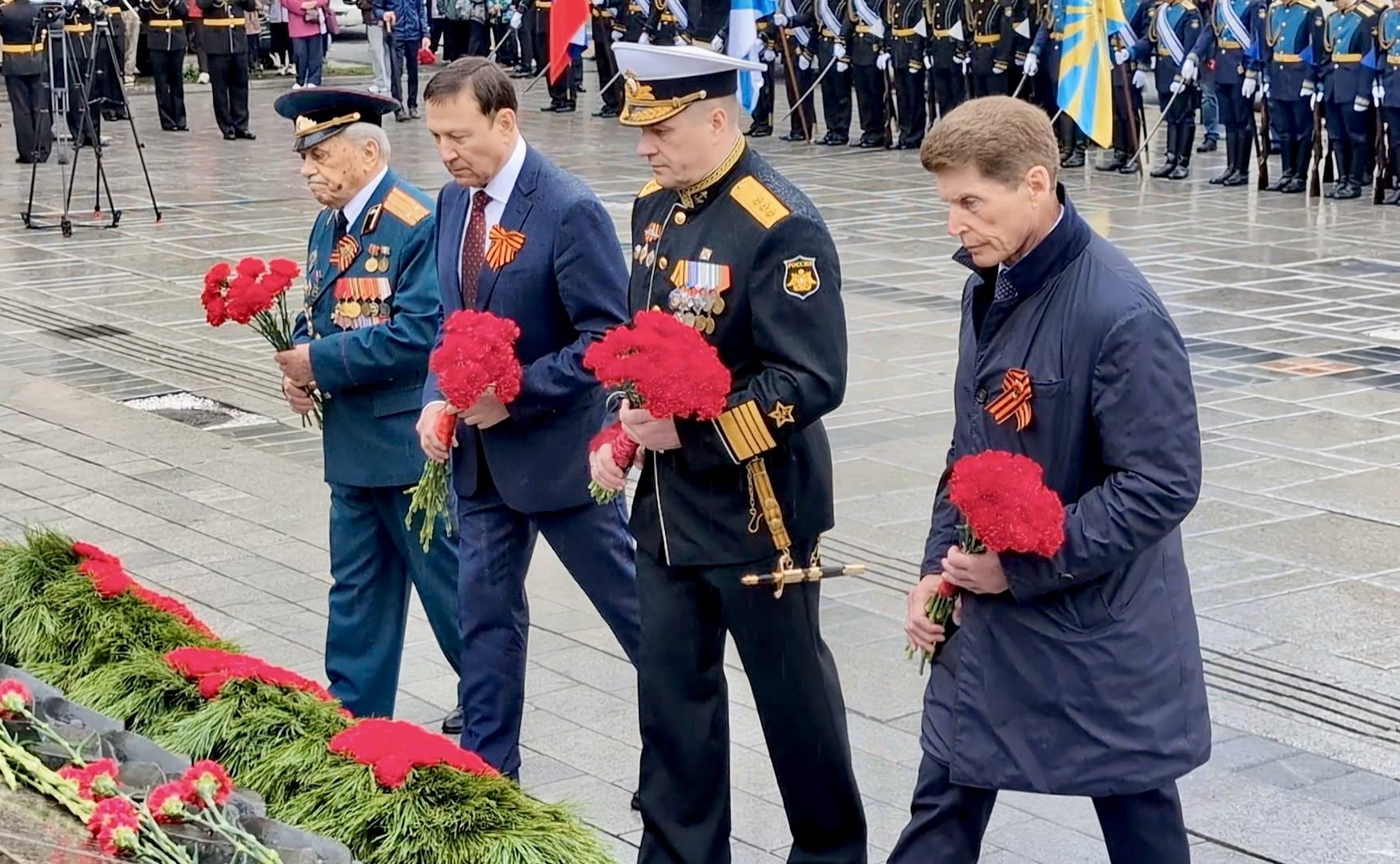 Александр Ролик принял участие в памятных и торжественных мероприятиях, посвящённых празднованию 81-й годовщины Победы в Великой Отечественной войне, прошедших во Владивостоке и Артёме