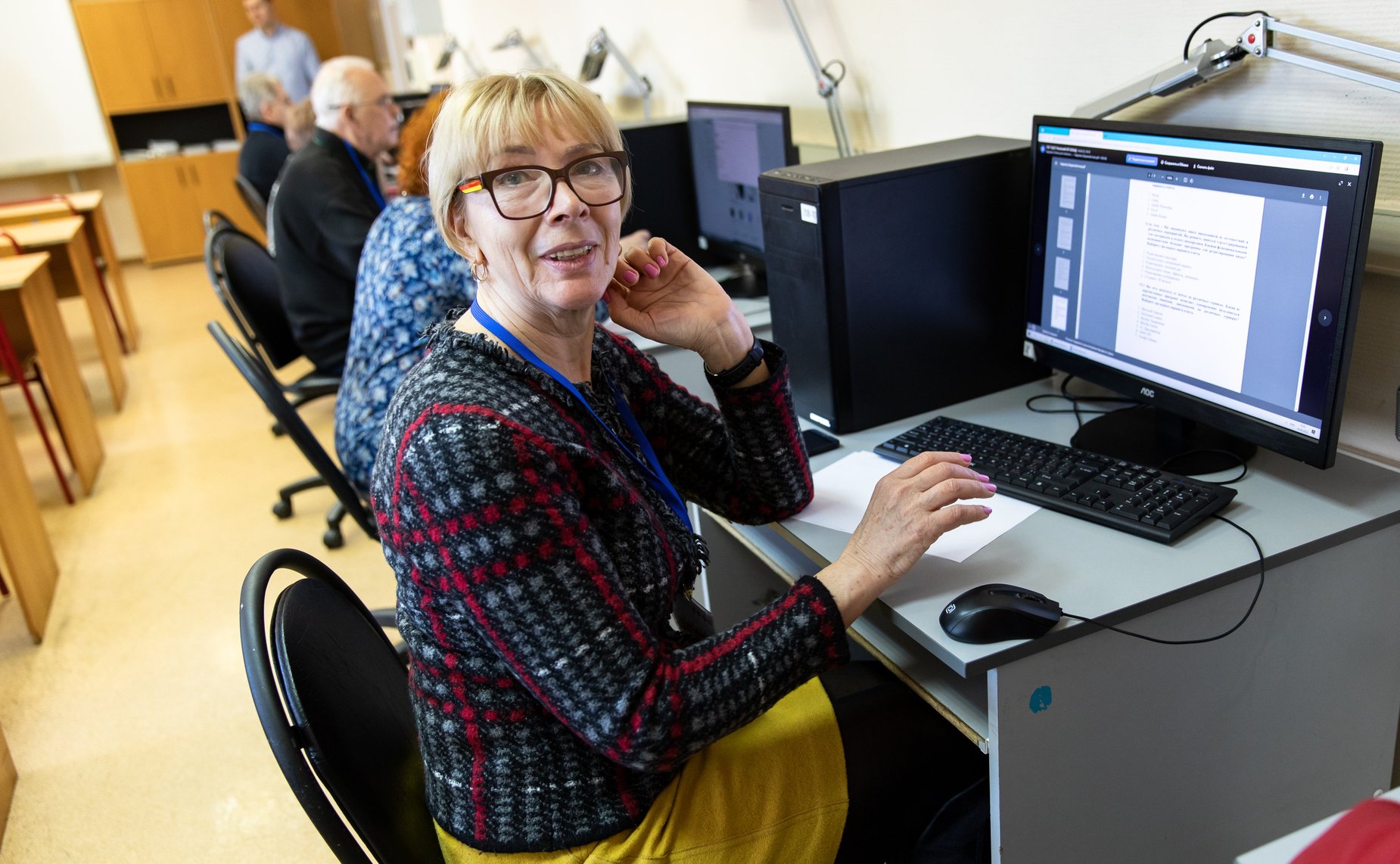 Инна Святенко посетила московский Колледж связи, где прошел чемпионат по компьютерному многоборью среди граждан старшего возраста