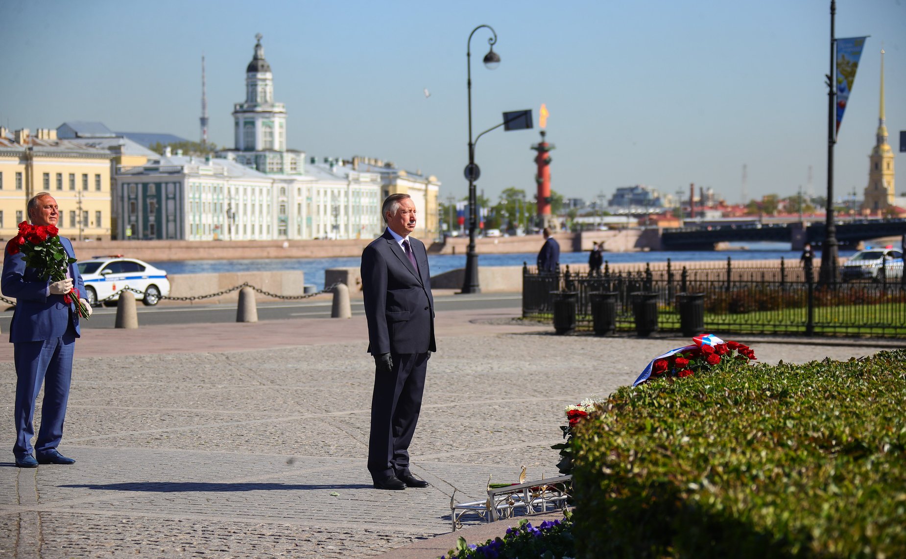 Церемония возложения цветов к подножию памятника основателю Санкт-Петербурга Петру Первому