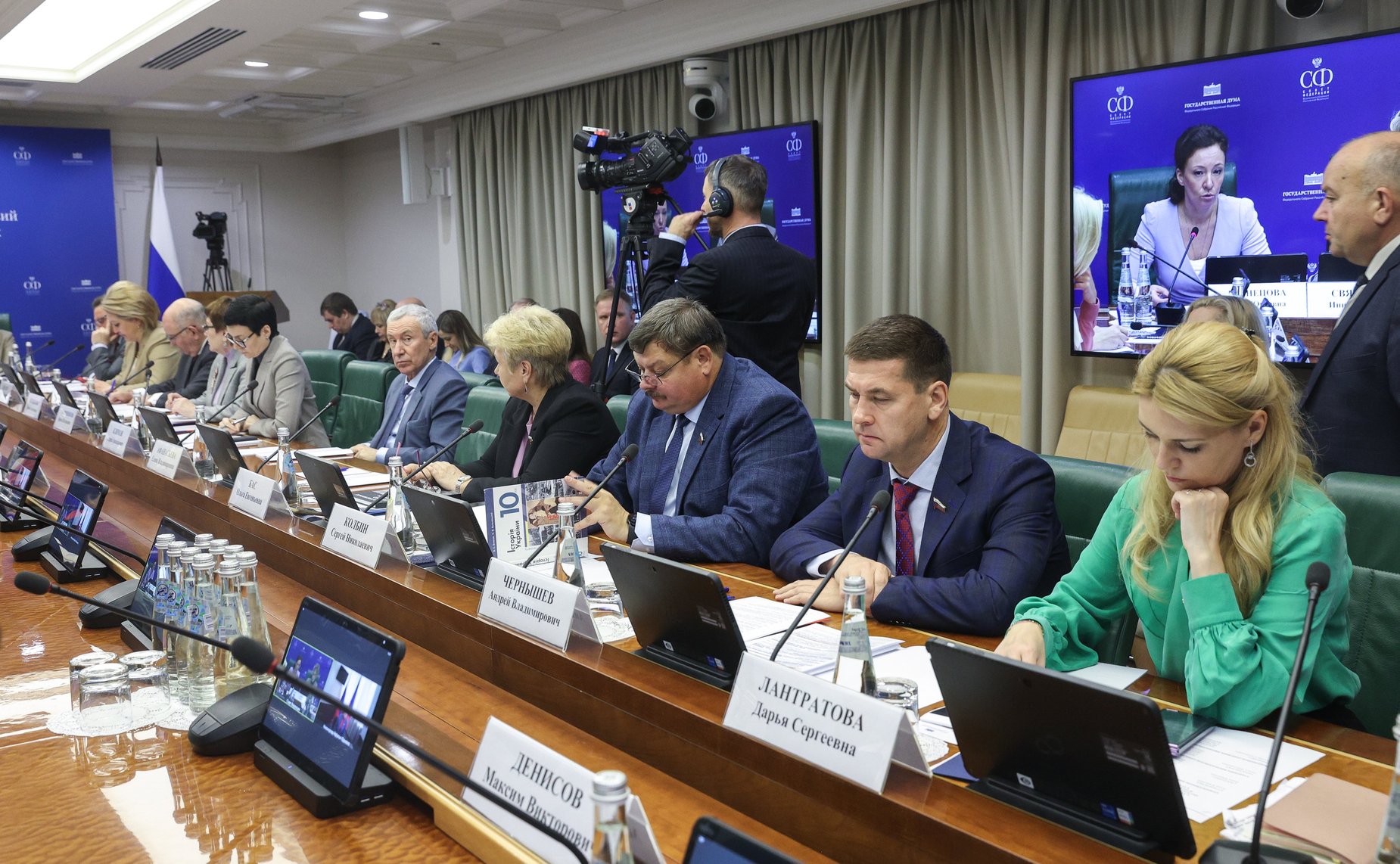 Заседание парламентской комиссии по расследованию преступных действий в отношении несовершеннолетних со стороны киевского режима