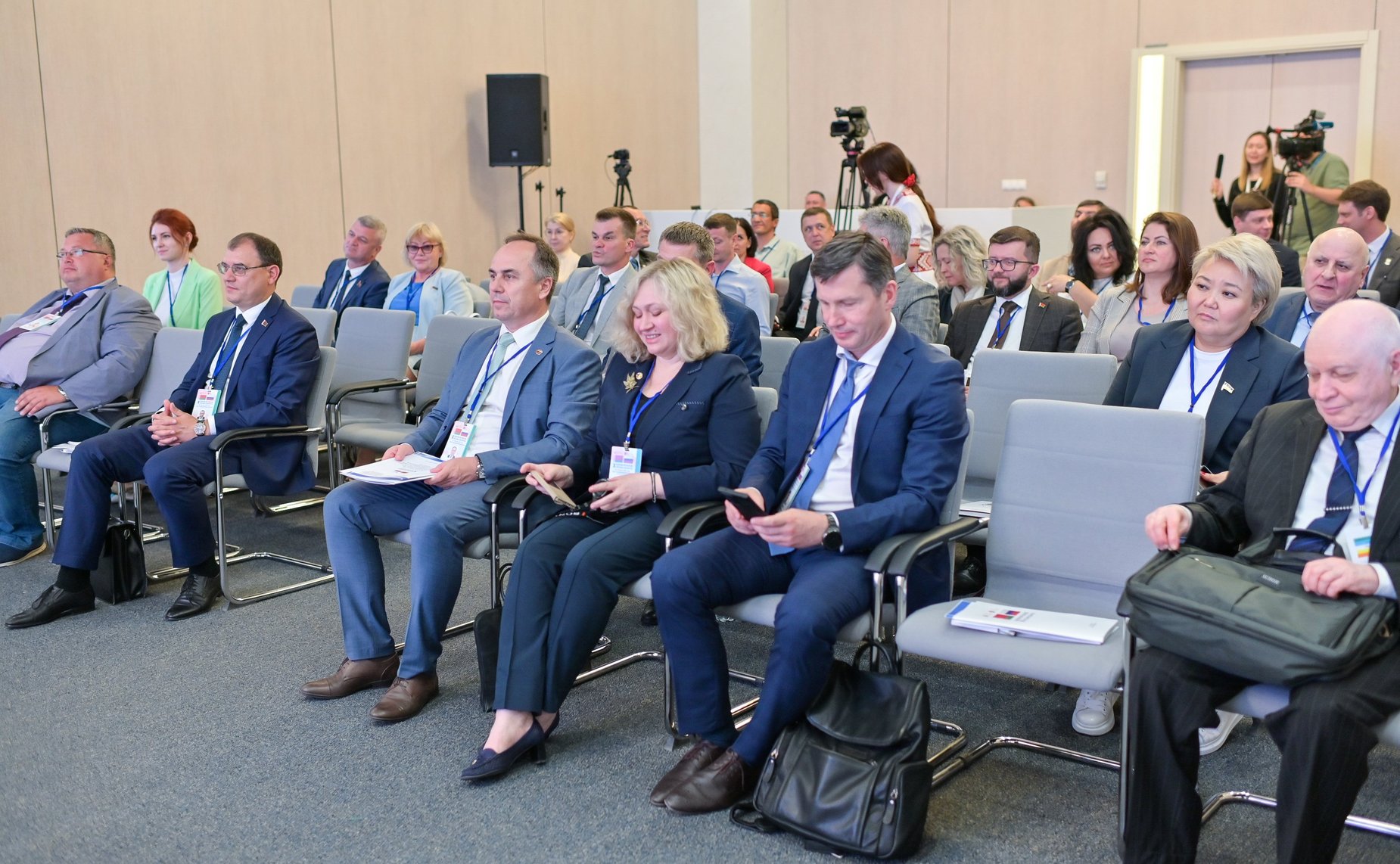 Заседание секции 8 «Единая правовая система Союзного государства: современное состояние и перспективные направления развития». X Форум регионов России и Беларуси