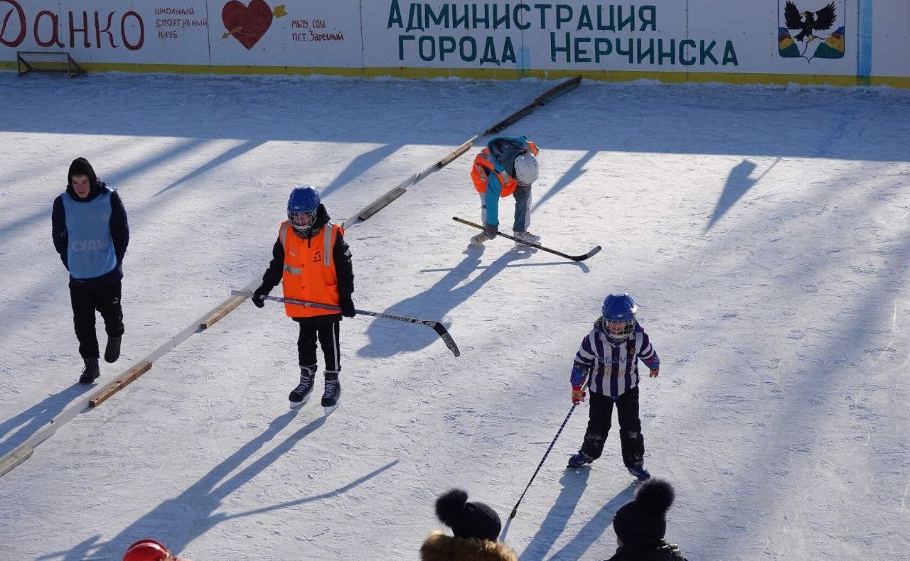 Сергей Михайлов принял участие в открытии хоккейного турнира «Люблю маму, папу и хоккей» в селе Заречный Нерчинского района
