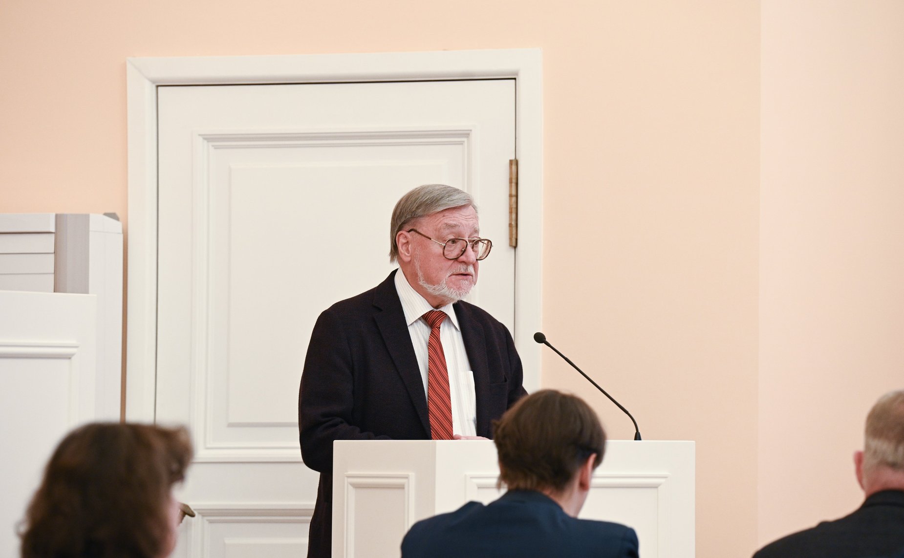 Андрей Серёжников провел секцию «Мемориализация войны и Победы: пространства и предметы памяти»